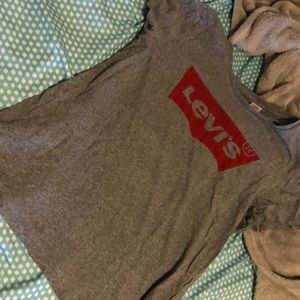 levi’s t-shirt